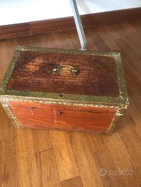 Cassetta antica in legno