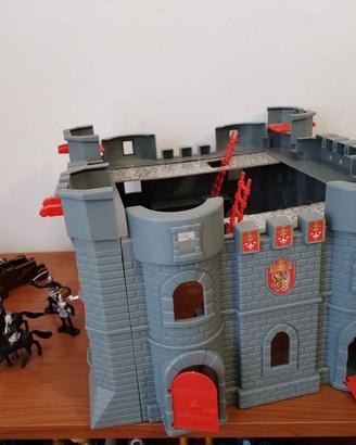 Castello con cavalieri drago catapulta