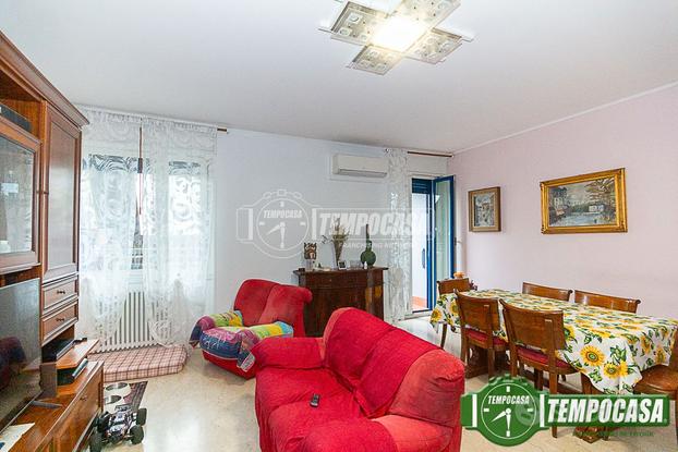 Appartamento a Verona Via Angelo Emo 5 locali