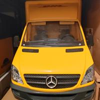 Mercedes Viano DHL Bruder