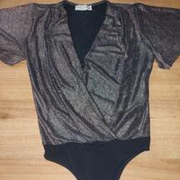 body con scollo a V maniche corte 