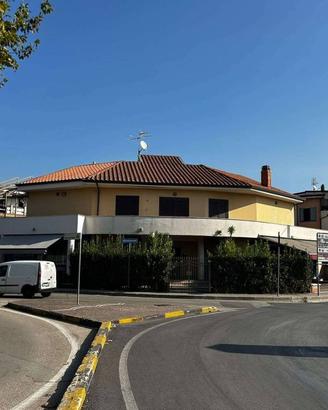 Casa indipendente di 381 m² con più di 5 locali e 