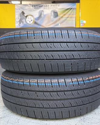 2 Gomme Pirelli 215/65R16C 4 Stagioni 85% residui