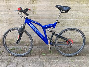 Bici Mountain Bike blu