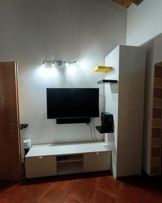 mobile tv + armadio