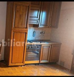 Cucina piu tavolo con sedie