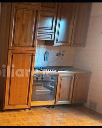 Cucina piu tavolo con sedie