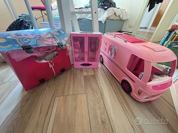 Barbie-camper, armadio, vestiti, bambole