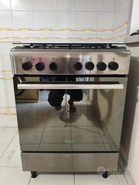 Cucina a gas con forno elettrico
