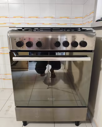 Cucina a gas con forno elettrico