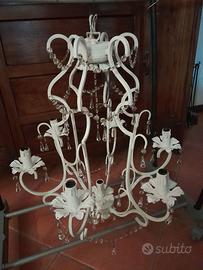 Lampadario in  ferro battuto bianco