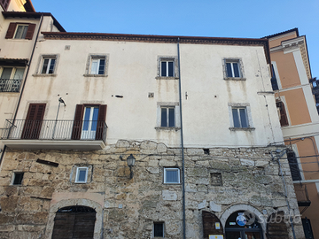 Palazzetto da ristrutturare