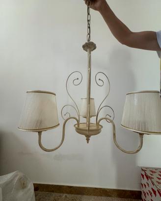 Lampadario a tre luci