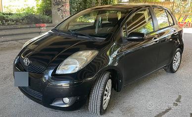 YARIS 1.4 DIESEL CINQUE PORTE BUONE CONDIZIONI