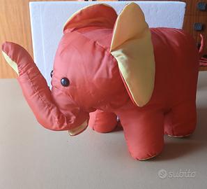 Elefante con piccoli elefantini