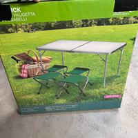 Tavolo da campeggio con sedie