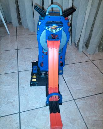 Mega Garage hoot Hot Wheels