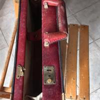 valigia in pelle rossa 