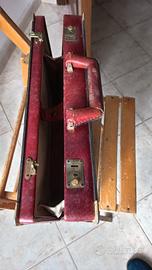 valigia in pelle rossa 