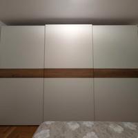 Armadio 3 ante scorrevoli con vano TV – Come nuovo