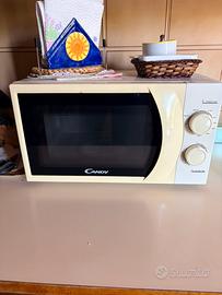 Forno microonde in buono stato