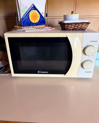 Forno microonde in buono stato