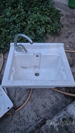 Lavatoio pvc 60x50 più rubinetto
