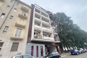 5 LOCALI DOPPI SERVIZI IN RECENTE COSTRUZIONE CON