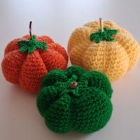 Zucche fatte a mano coi ferri ed imbottite