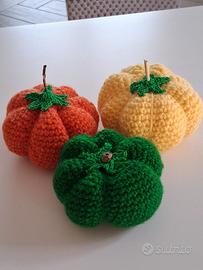 Zucche fatte a mano coi ferri ed imbottite