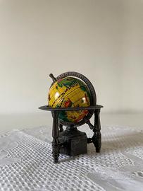 Temperino a forma di mappamondo vintage