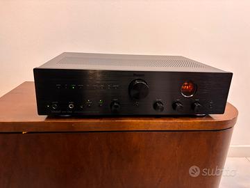 Amplificatore stereo ibrido Magnat