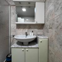 BAGNO: MOBILE LAVANDINO, SPECCHIO, MISCELATORE