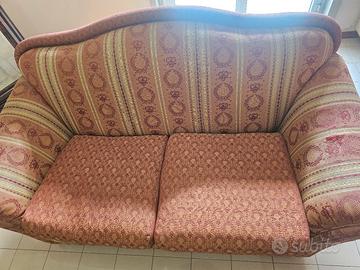 Coppia di divani classici da 2 e 3 posti 