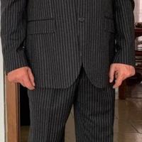 vestito completo da uomo