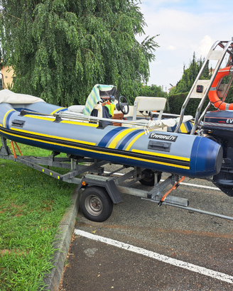Gommone Marlin 4.40 con motore envirude e carrello
