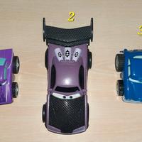 Vari giocattoli serie "Auto con occhioni"