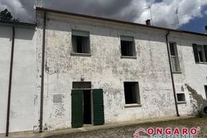 Casa indipendente di 130 m² con 5 locali e box aut