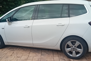 Opel zafira tourer 1.6 td 136 cv. 100 kw