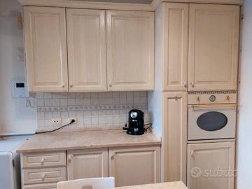 Cucina completa in frassino e travertino