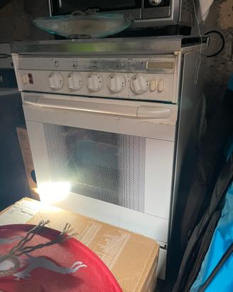 Fornello a gas con forno elettrico