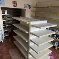 Scaffalatura completa