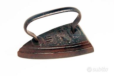 FERRO DA STIRO IN GHISA PIENA N.III