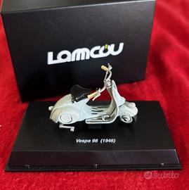 Modellino Vespa Piaggio 98 (1946) di colore bianco