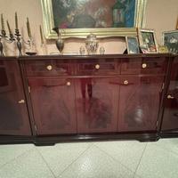 Mobile lungo, console e vetrina