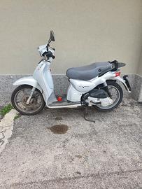 Scarabeo 100 con bauletto pronto all'uso