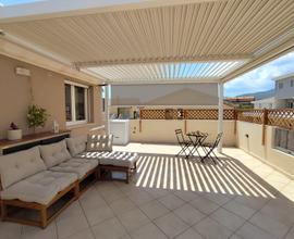 Luminoso bilocale con terrazza e parcheggio