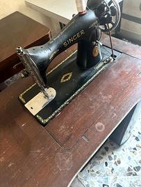 Macchina da cucire Singer 15M88 vintage con mobile