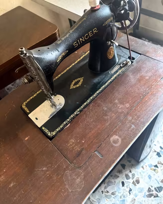 Macchina da cucire Singer 15M88 vintage con mobile