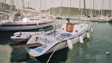 Barca a vela cabinata